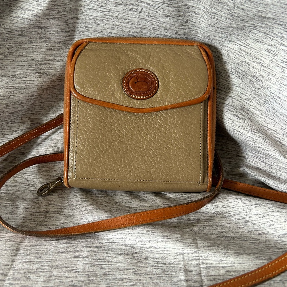 Vintage Dooney & Bourke Tan Wallet Croosbody